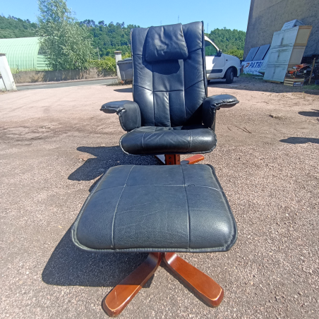 Fauteuil en skaï noir avec repose pied