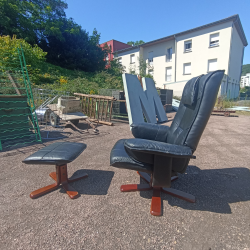 Fauteuil en skaï noir avec repose pied