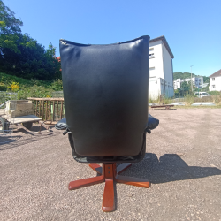 Fauteuil en skaï noir avec repose pied