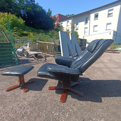 Fauteuil en skaï noir avec repose pied